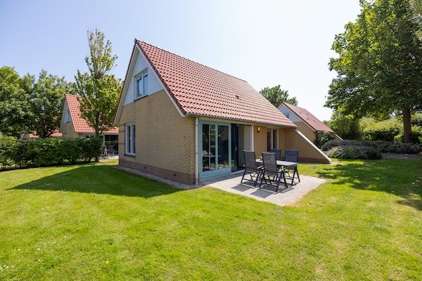 Terras - Kindervilla voor 6 personen met tuin en speelruimte nabij het IJsselmeer in Andijk (1)