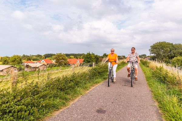 Park - Wellnesswoning voor 4 personen met vissteiger nabij het IJsselmeer in Andijk (5)
