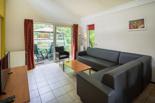 Woonkamer - Bungalow in Nederland met Sauna en Privacy in Kootwijk (3)