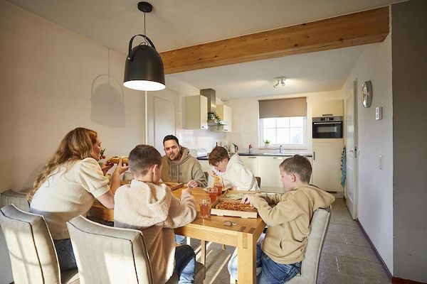 Eetkamer - Boerderij in Limburg met Subtropisch Zwembad in Roggel (4)