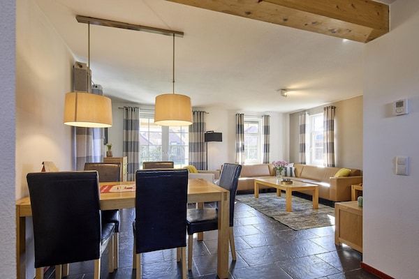 Woonkamer - Boerderij in Limburg met Subtropisch Zwembad in Roggel (2)