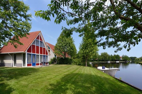 Buitenkant - Villa aan het water met uitzicht in Steendam (2)