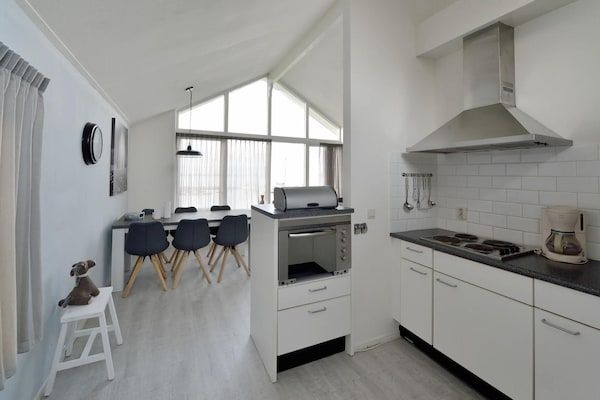 Buitenkant - Vrijstaand vakantiehuis met combimagnetron, aan Schildmeer in Steendam (4)