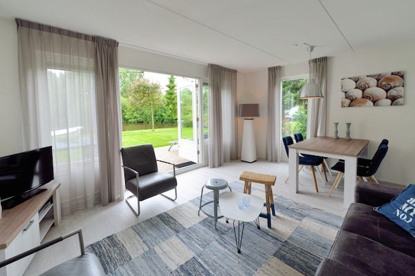 Woonkamer - Vakantiehuis in Steendam met tuin in Steendam (4)
