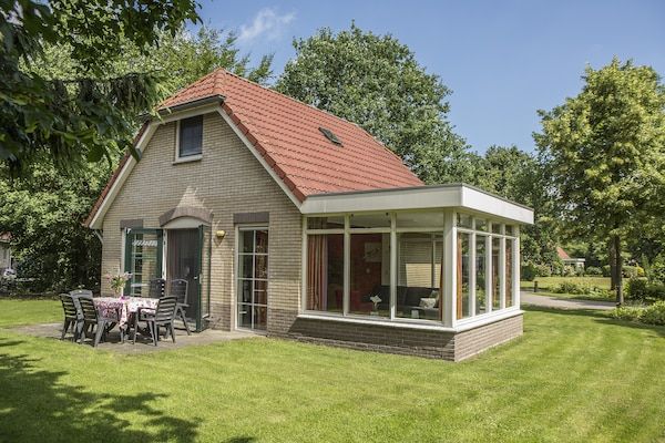 Buitenkant - Vakantiehuis op park in Twente in Hoge Hexel (1)