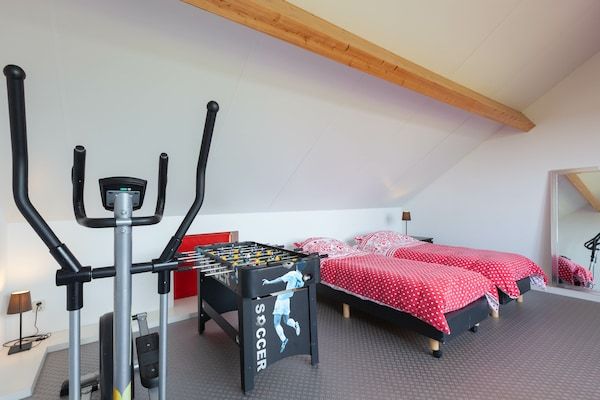 Slaapkamer - vakantiehuis met privéterras in Langweer (4)