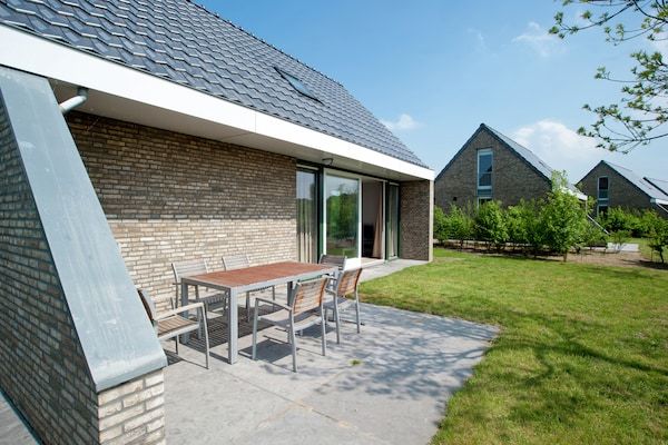 Terras - Ontsnapping uit een kwispelend meer in Heel (2)
