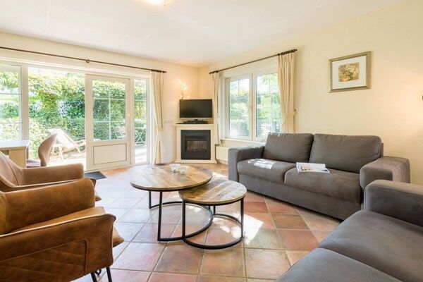 Woonkamer - Charmant huis met tuin in Paasloo (2)