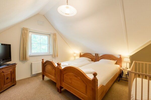 Slaapkamer - Charmant huis met tuin in Paasloo (4)