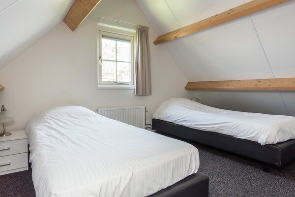 Slaapkamer - Vakantieverblijf De Stelhoeve in Wemeldinge (4)