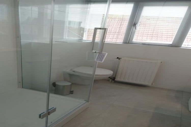 De badkamer van Scheldeveste 118 Zwin Breskens in Breskens